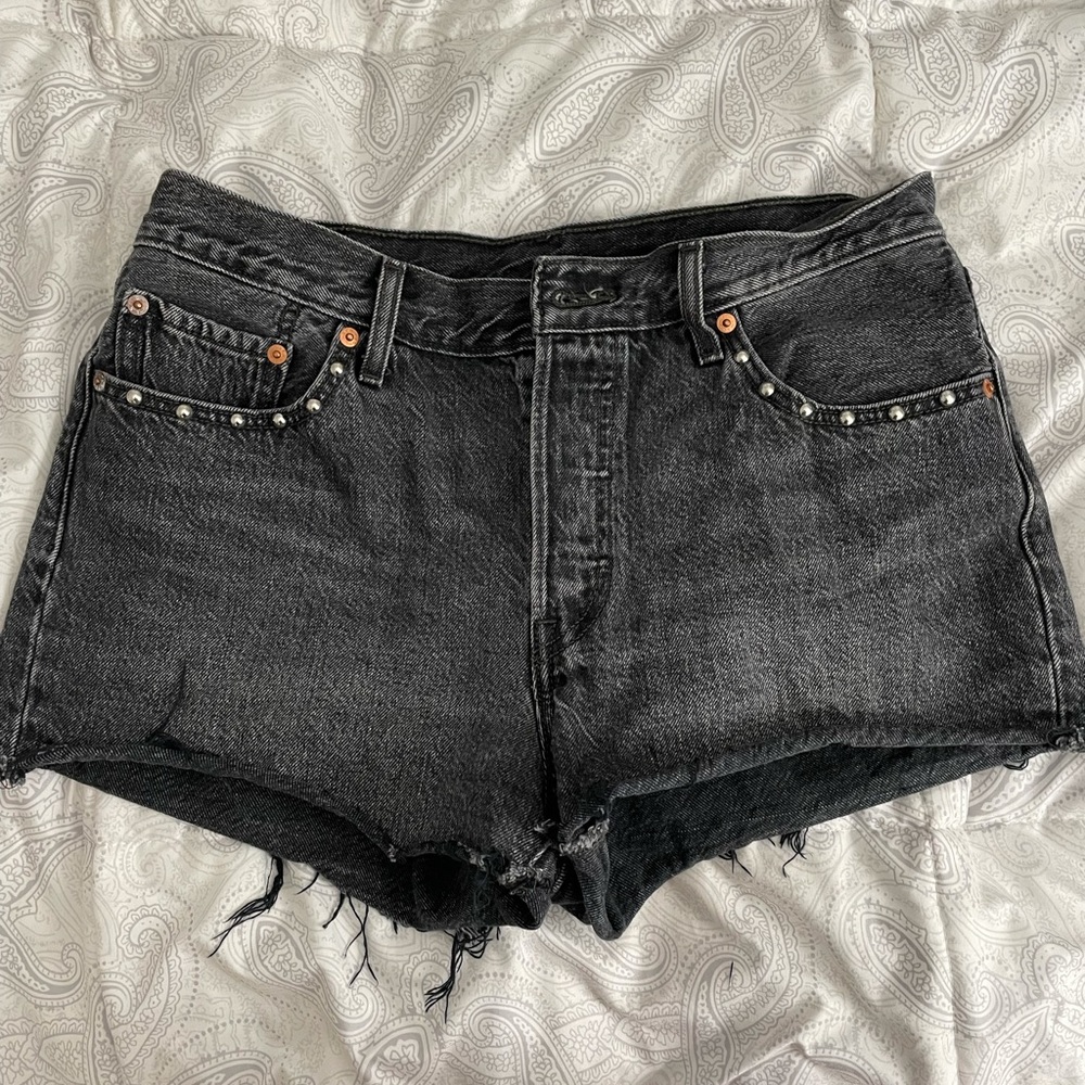 Levi shorts w studs